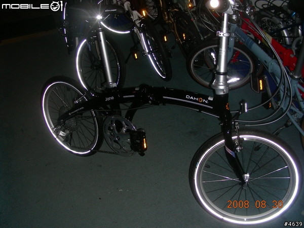 [求教]類MU P8黑色車.......