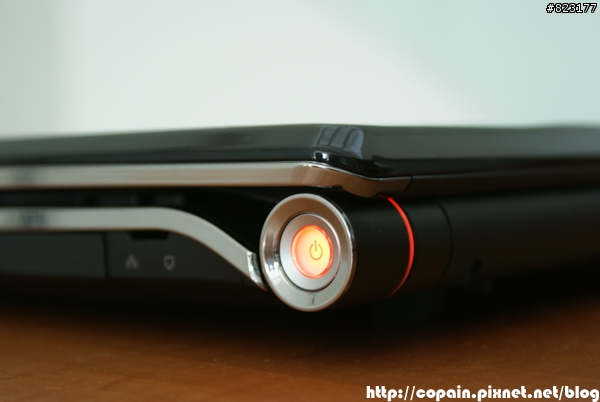 沒有箱子之VAIO AW開箱文(12/28 update)