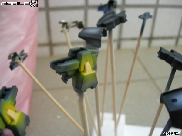 [分享]1/100能天使鋼彈雪崩式樣-迷彩塗裝(追加高亮度相片)