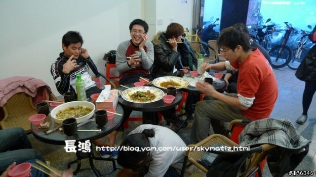 【臨時約吃】12/6(六) 下午四點 藥膳麻辣魯味 一樓有照片