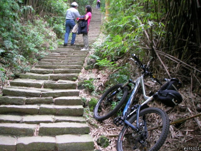觀音山扛車上硬漢嶺試看看
