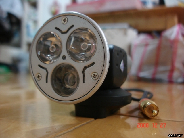 DIY  三個P4 LED高亮度自行車燈，稍後補上完整燈型