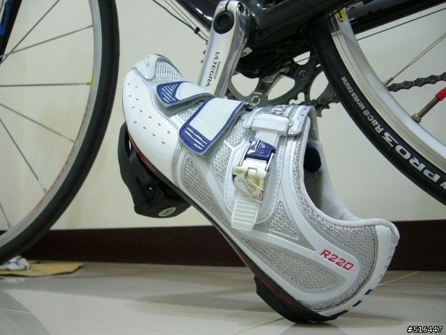 [分享]SHIMANO SH-R220E 卡鞋開箱文
