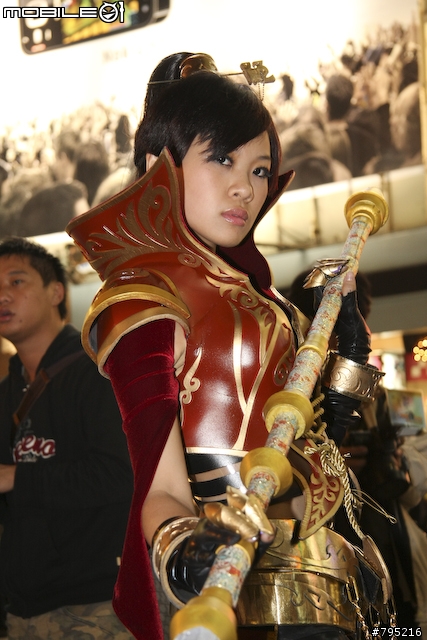 【新聞】聖誕夜貓熊出現！萬王之王3造勢活動目擊