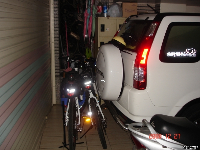 DIY  三個P4 LED高亮度自行車燈，稍後補上完整燈型