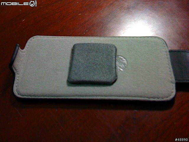 天冷了，幫您的iphone加件衣服吧! ----- Moshi Concerti 皮套