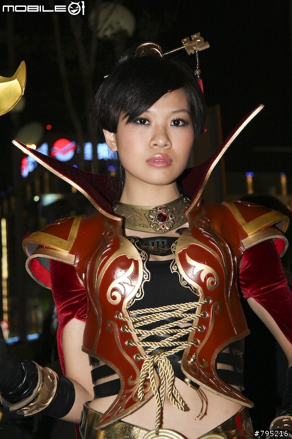 【新聞】聖誕夜貓熊出現！萬王之王3造勢活動目擊