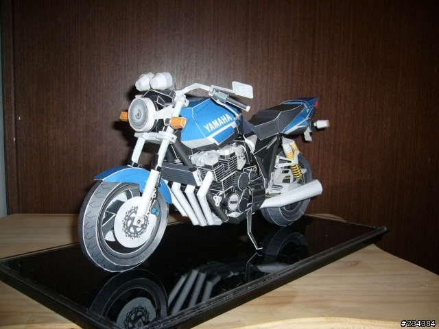 Yamaha XJR1300 紙模型