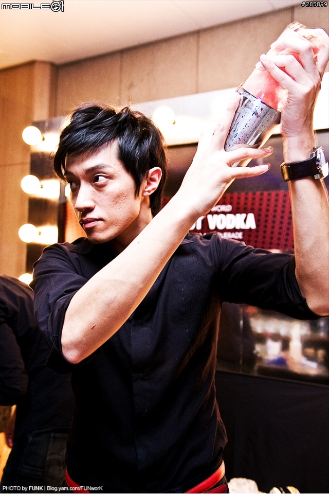 [分享] Absolut Vodka 媚舞炫裝限量版