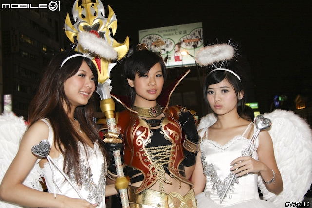 【新聞】聖誕夜貓熊出現！萬王之王3造勢活動目擊