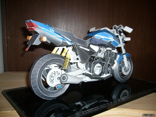 Yamaha XJR1300 紙模型