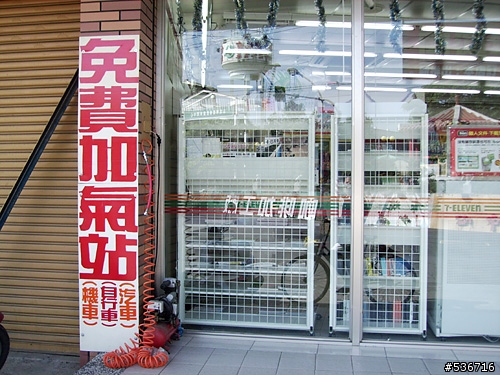 嘰嘰叫! = 單速淑女車  上古坑喝咖啡 = (圖多)