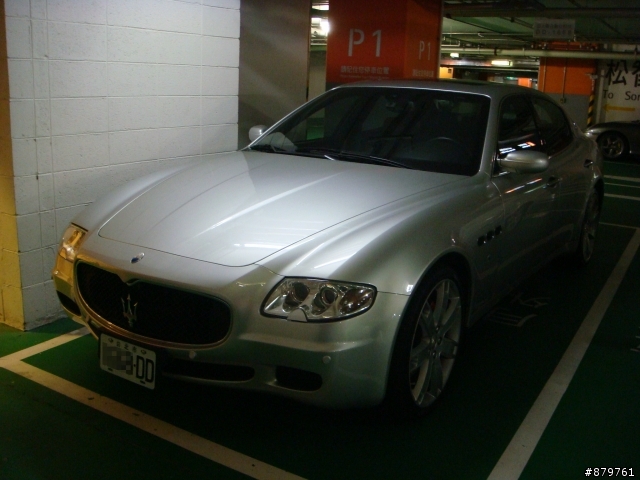 ［分享］停車場遇到09年式的Maserati Quattroporte