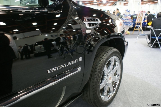 車展新朋友 Cadillac 2009 Escalade (可以算開箱文嗎~)