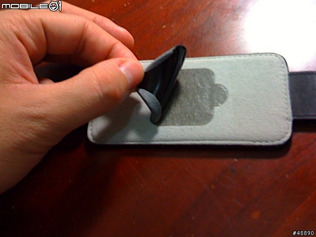 天冷了，幫您的iphone加件衣服吧! ----- Moshi Concerti 皮套