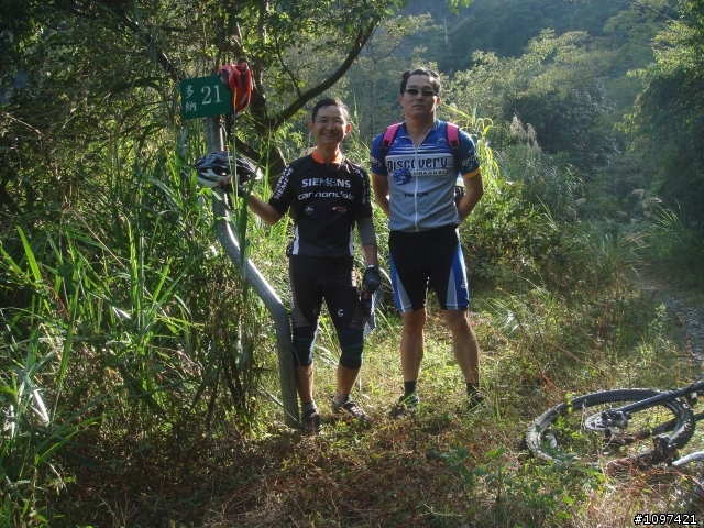勇腳雙人組闖多納林道.......成功