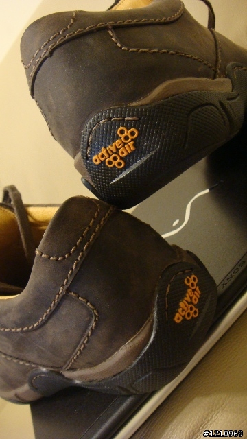 分享平價休閒鞋(CLARKS)