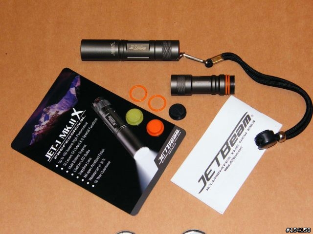 [分享]超值的CREE Q5 手電筒: SuperFire W-1