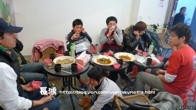 【臨時約吃】12/6(六) 下午四點 藥膳麻辣魯味 一樓有照片