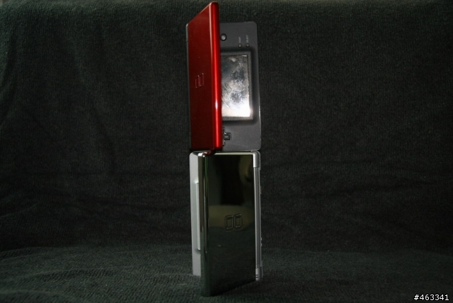 [分享]Club Nintendo限量版NDSL Premium Silver