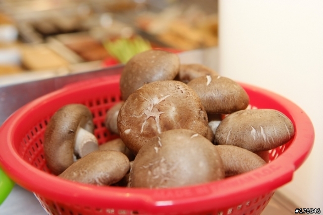 【臨時約吃】12/6(六) 下午四點 藥膳麻辣魯味 一樓有照片