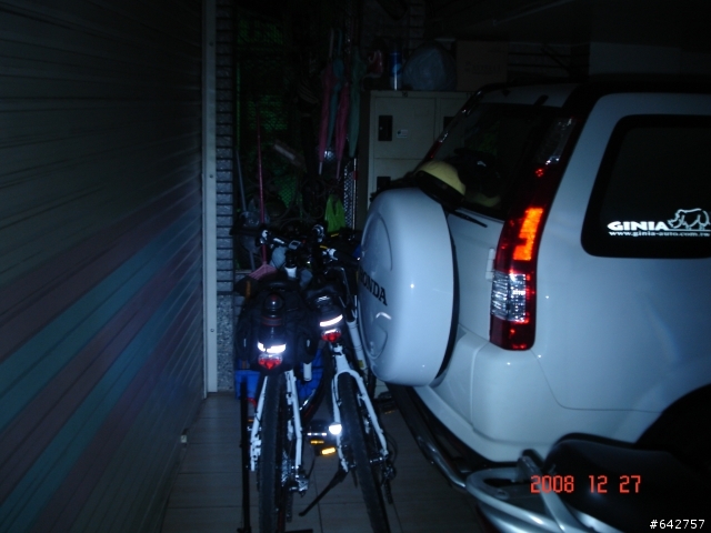 DIY  三個P4 LED高亮度自行車燈，稍後補上完整燈型