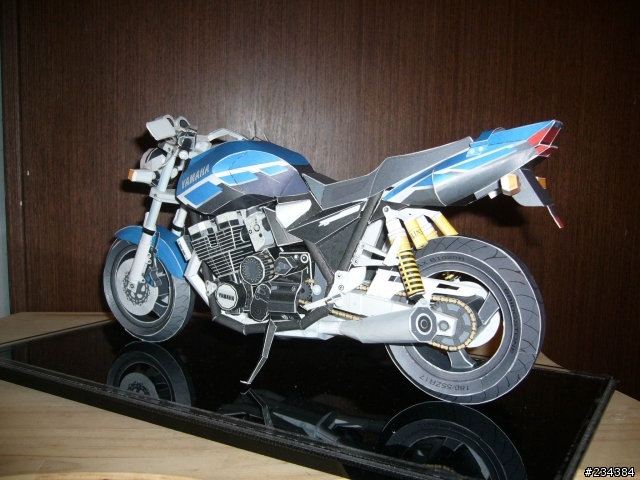 Yamaha XJR1300 紙模型