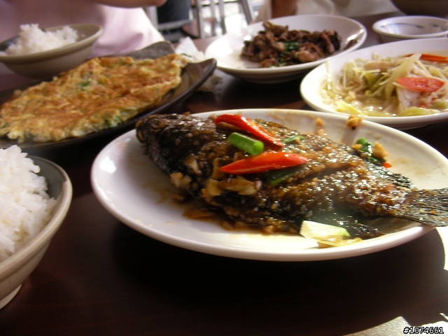 三多平價食堂(熱炒59元,炒青菜29元)