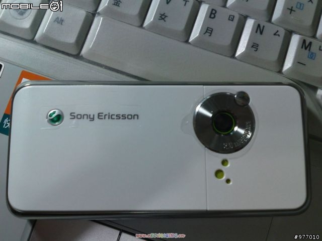 {經典白綠配} Sony ericsson k660i開箱文