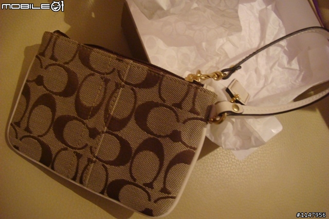 Coach Leatherware EST. 1941經典的C logo 咖啡色 手拿包