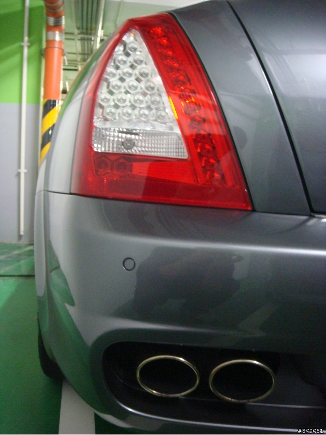［分享］停車場遇到09年式的Maserati Quattroporte