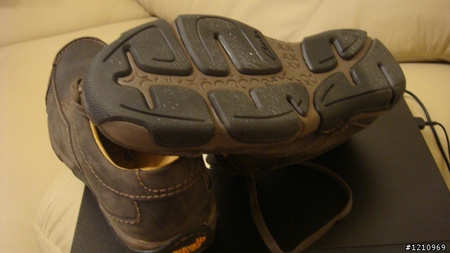 分享平價休閒鞋(CLARKS)