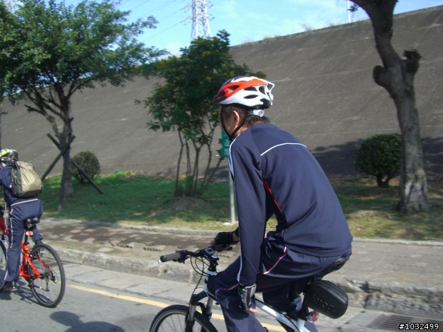 三重龍門路EZ美髮店..上巴拉卡遊記..巧遇台北流浪團..台北流浪團請進..有幾張貴團的合照喔...