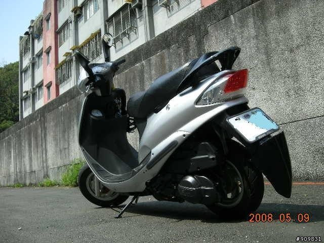 [分享] 低調高手125R~
