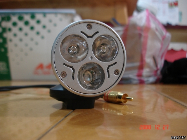 DIY  三個P4 LED高亮度自行車燈，稍後補上完整燈型