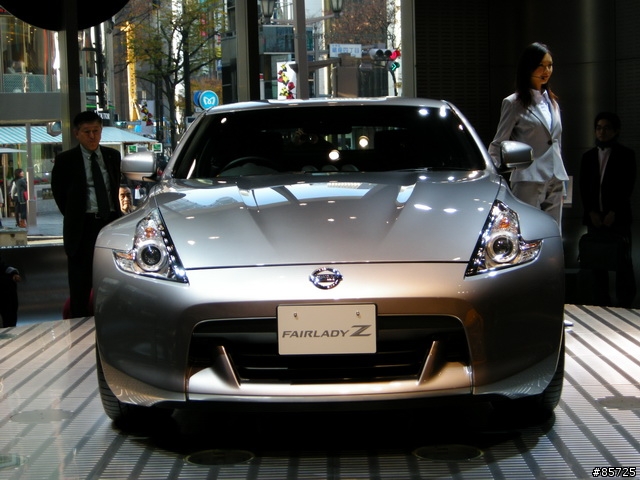銀座Nissan之"Z".......還有正妹一枚.....