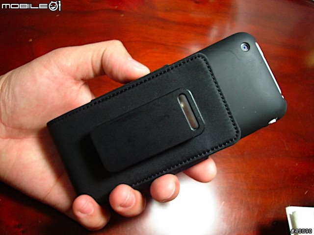 天冷了，幫您的iphone加件衣服吧! ----- Moshi Concerti 皮套
