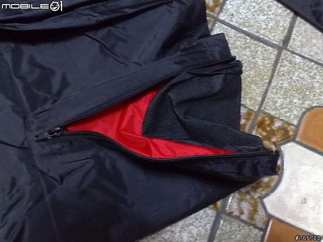 [分享]天德牌 兩件式雨衣 內建鞋套的超強發明
