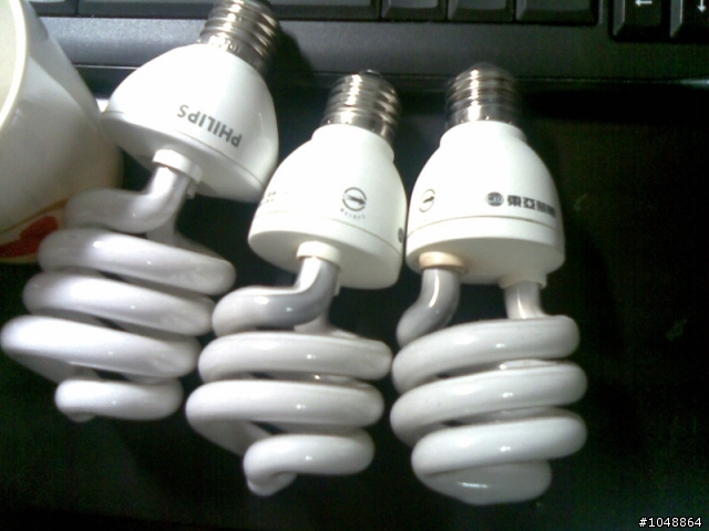 有沒有省電燈泡壽命很短的八卦...(新增T5燈泡疑問)