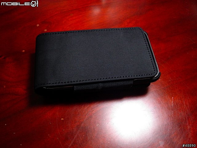 天冷了，幫您的iphone加件衣服吧! ----- Moshi Concerti 皮套