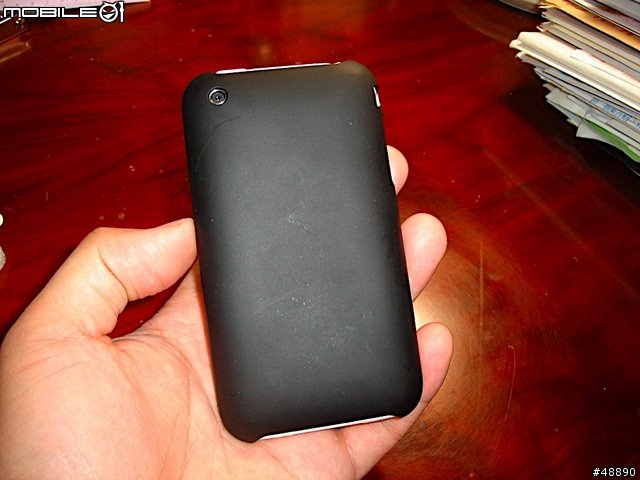 天冷了，幫您的iphone加件衣服吧! ----- Moshi Concerti 皮套