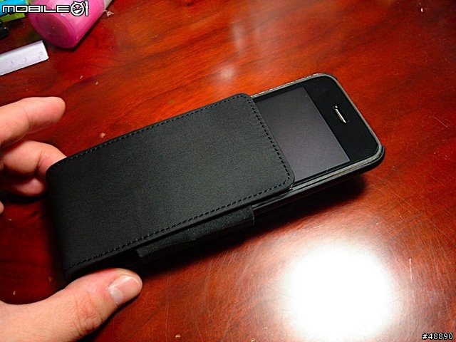 天冷了，幫您的iphone加件衣服吧! ----- Moshi Concerti 皮套