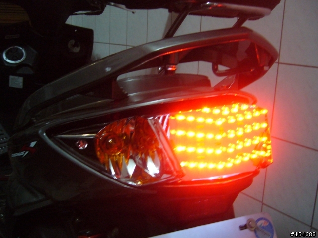 有夠無聊之四期新勁戰DIY LED後燈