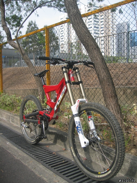 分享本人的小輪車JAVA及同塲加映DH車FOES MONO2:1