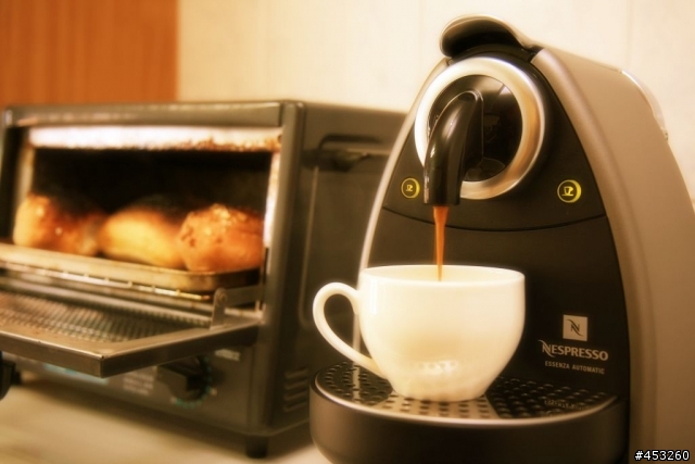 [分享] Nespresso ESSENZA C100 自動義式膠囊咖啡機
