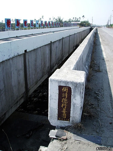 嘰嘰叫! = 單速淑女車  上古坑喝咖啡 = (圖多)