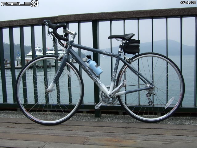 [分享]09 Fuji Finest 1.0 - 美美的女性公路車^^新年有新照片喔!!