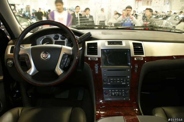 車展新朋友 Cadillac 2009 Escalade (可以算開箱文嗎~)
