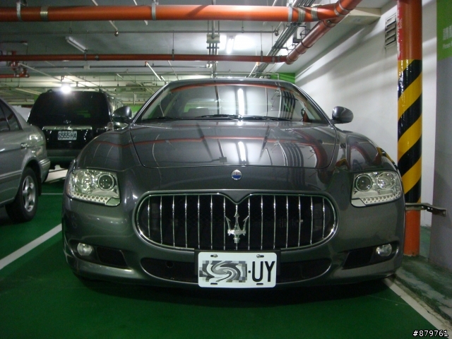 ［分享］停車場遇到09年式的Maserati Quattroporte