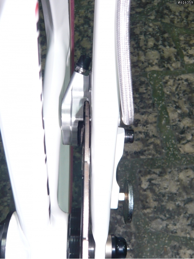 分享朋友的Dahon Mu-P8 六活塞碟煞改裝版~~